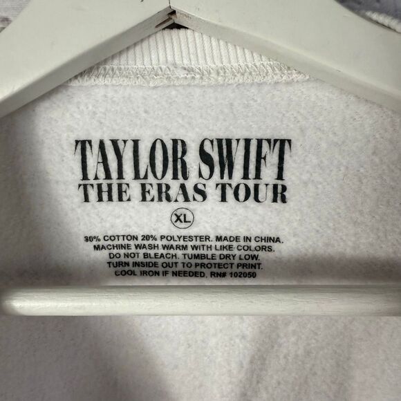 Taylor Swift The Eras Official Tour Crewneck Graphic Sweatshirt XL B - Picture 3 of 7